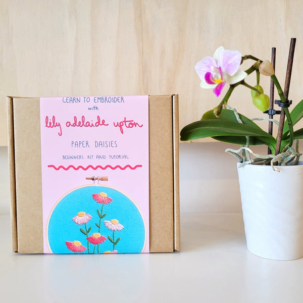 Mini Embroidery Kit - Paper Daisy